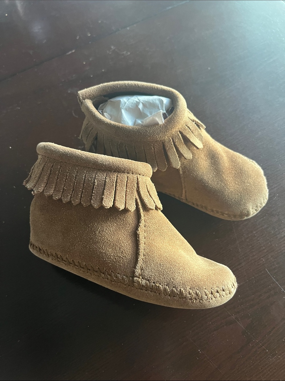 Kids size 6 Minnetonka boots moccasins